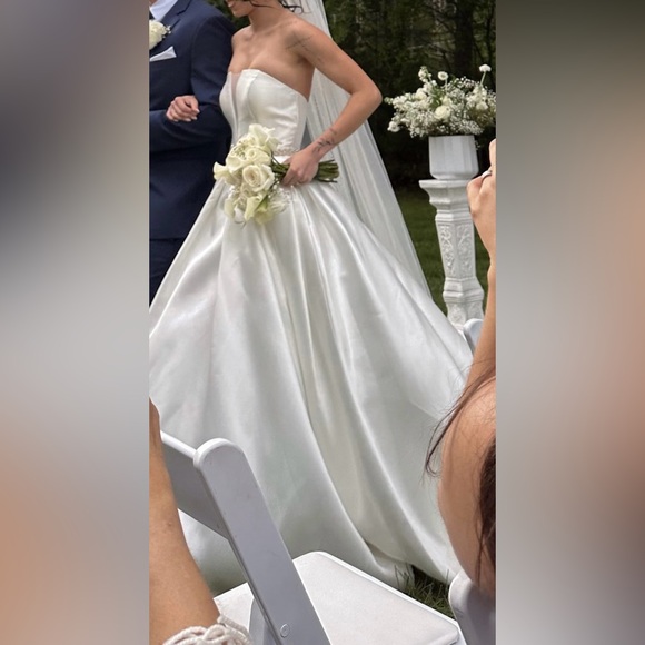 Elegant Satin Ball Gown Wedding dress - strapless, timeless design. - Picture 4 of 4
